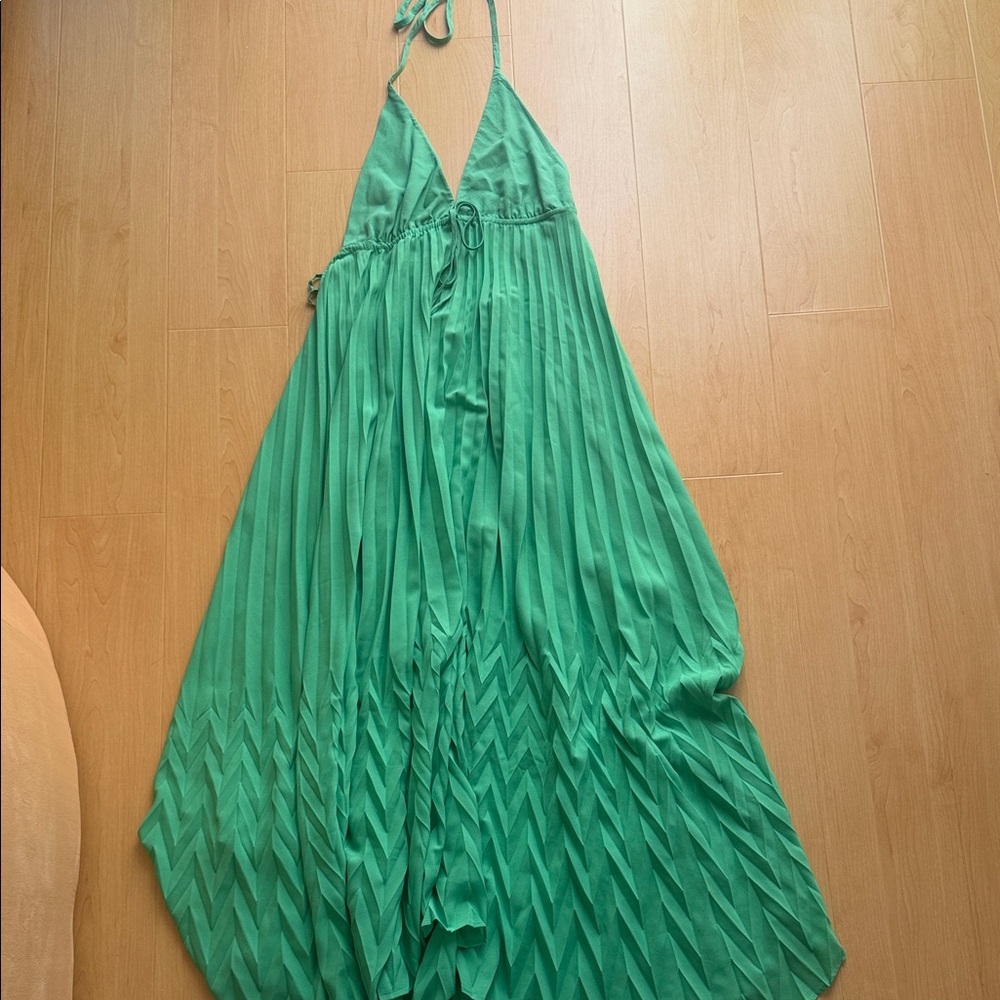 Alice + Olivia Vibrant Green Pleated Dress
